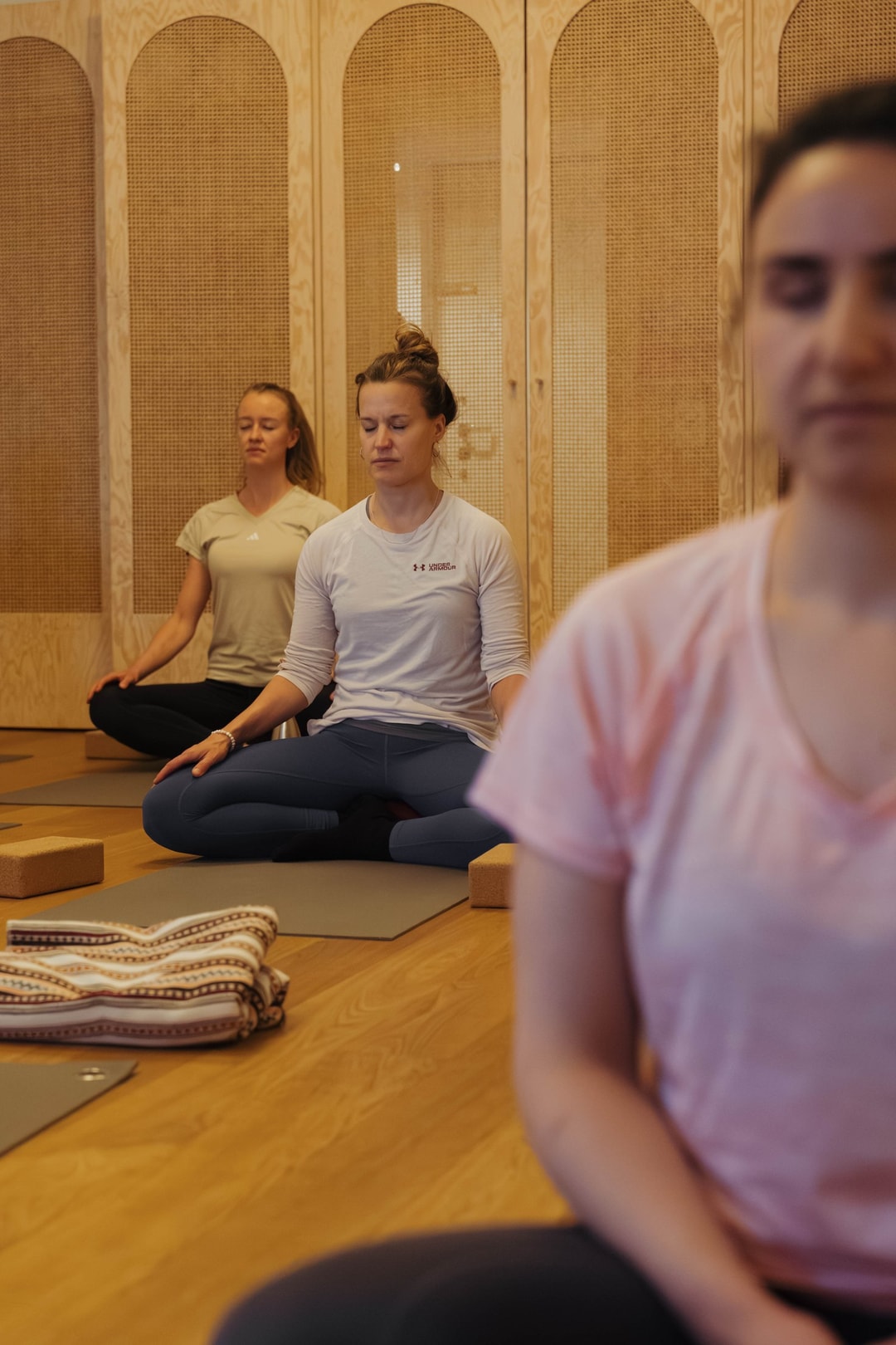 Yoga-Lehrerinnen in der Amano Lounge